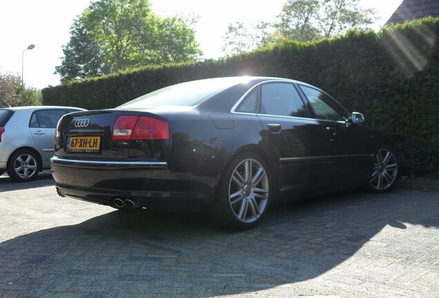 Audi S8 D3