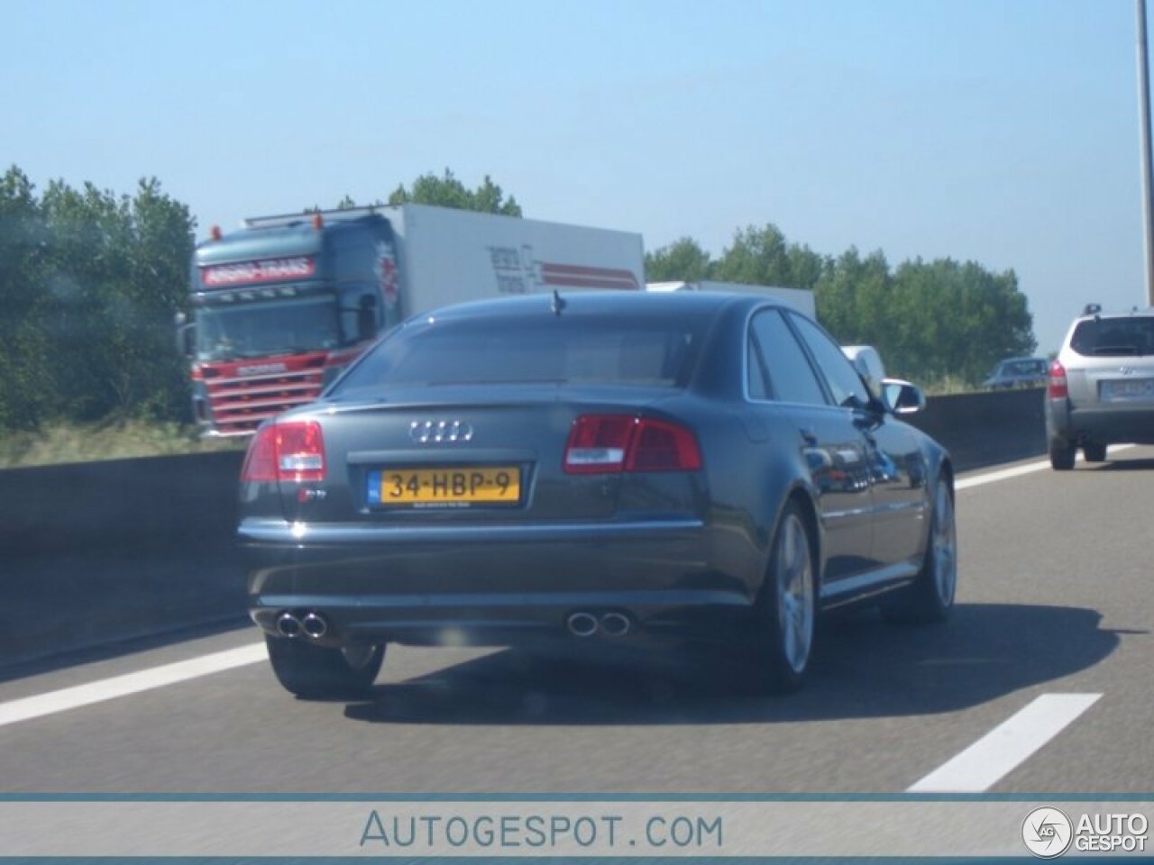 Audi S8 D3