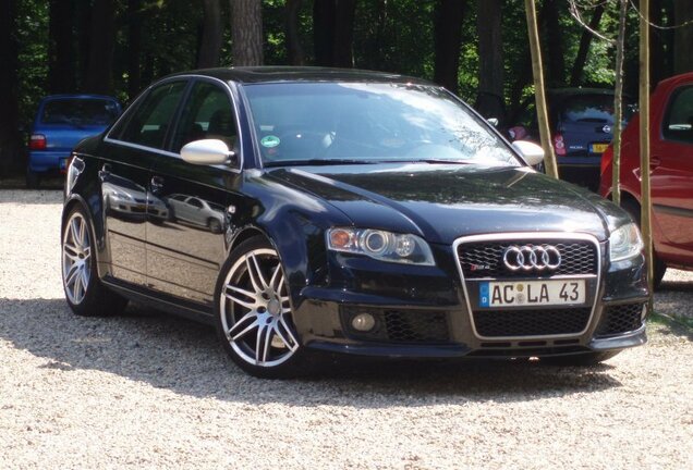 Audi RS4 Sedan