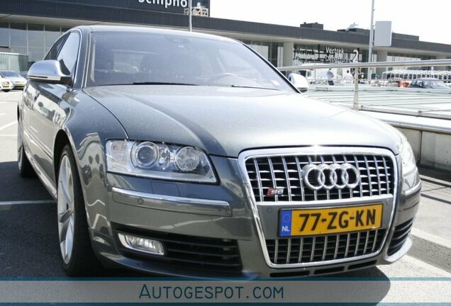 Audi S8 D3