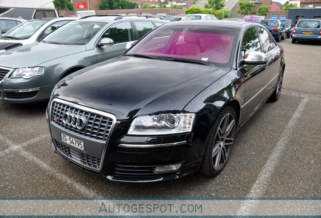 Audi S8 D3