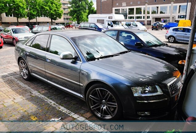 Audi S8 D3