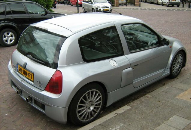 Renault Clio V6