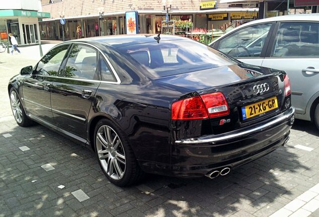 Audi S8 D3