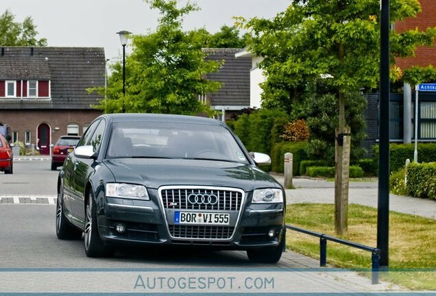 Audi S8 D3