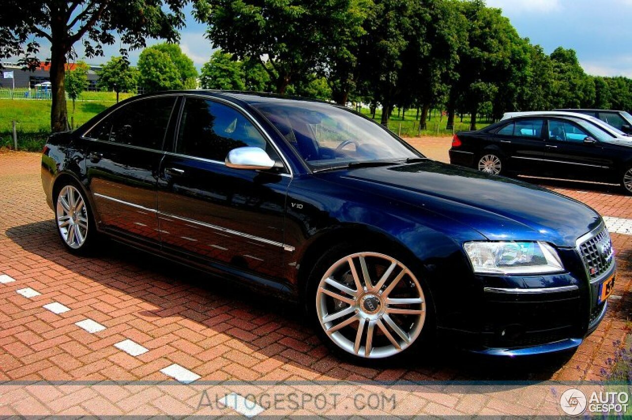 Audi S8 D3