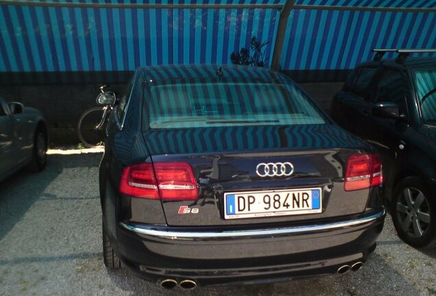 Audi S8 D3