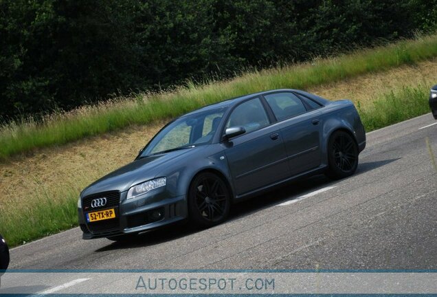 Audi RS4 Sedan