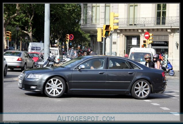 Audi S8 D3