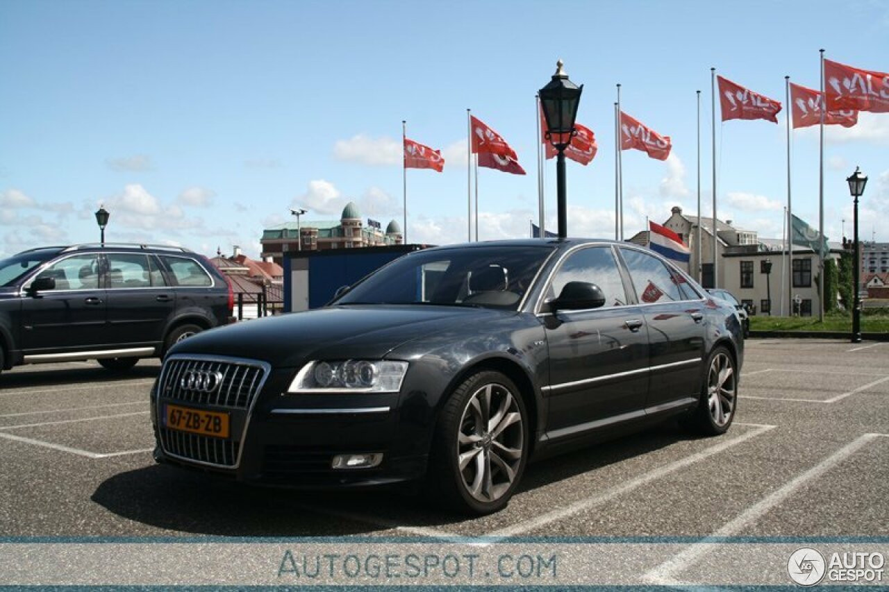 Audi S8 D3