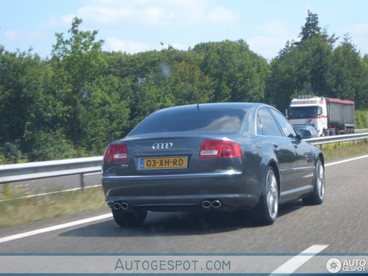 Audi S8 D3