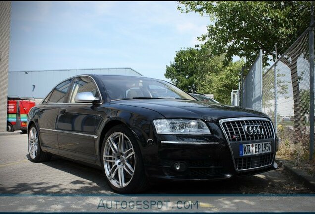 Audi S8 D3