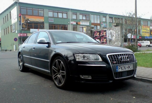 Audi S8 D3