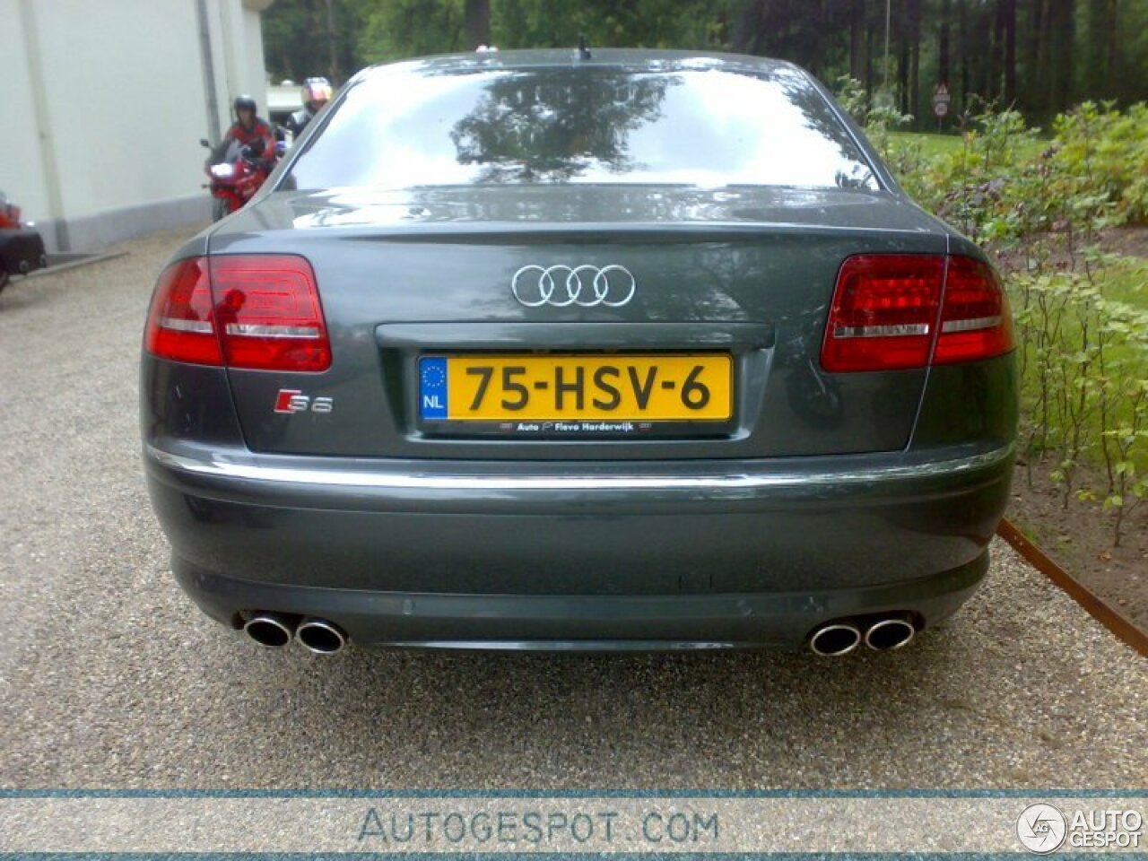 Audi S8 D3