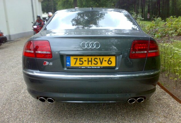 Audi S8 D3