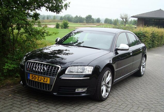 Audi S8 D3