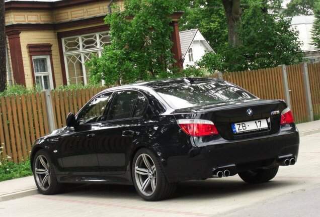 BMW M5 E60 2005