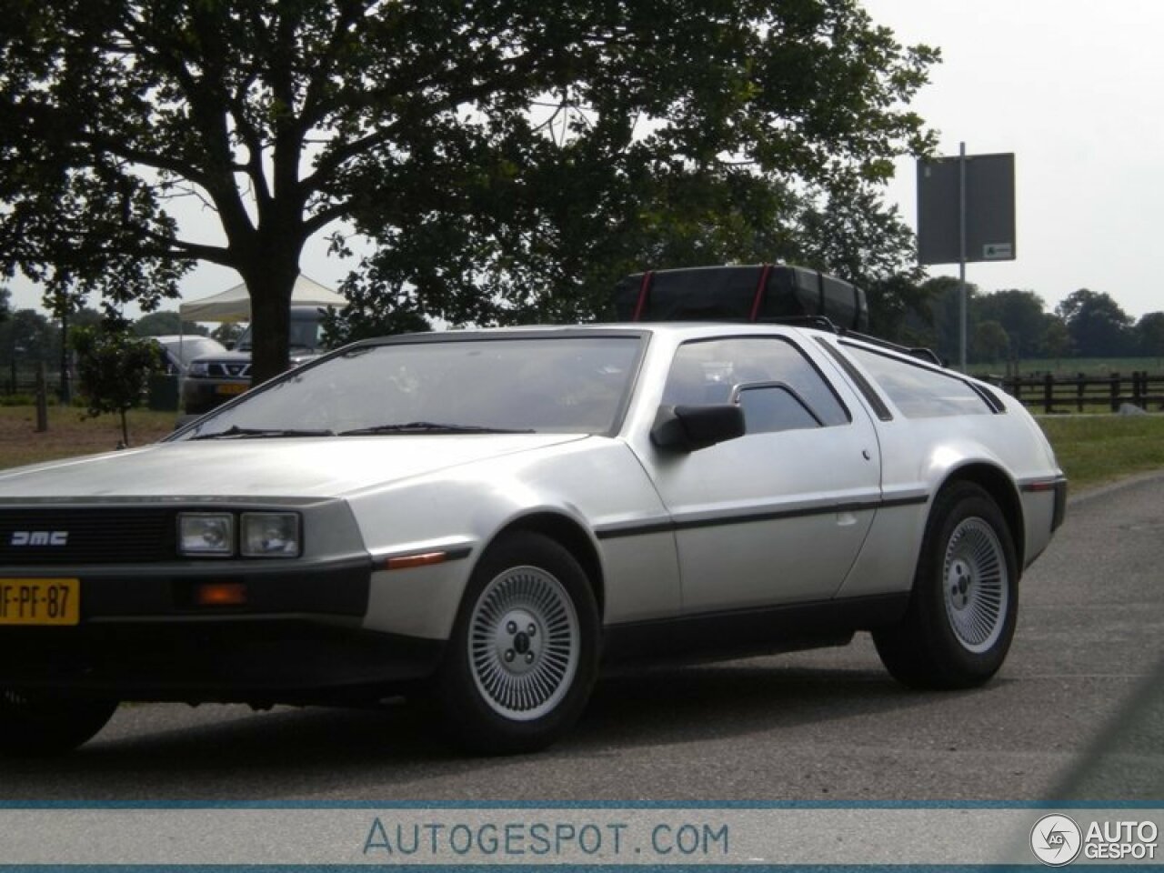 DeLorean DMC-12