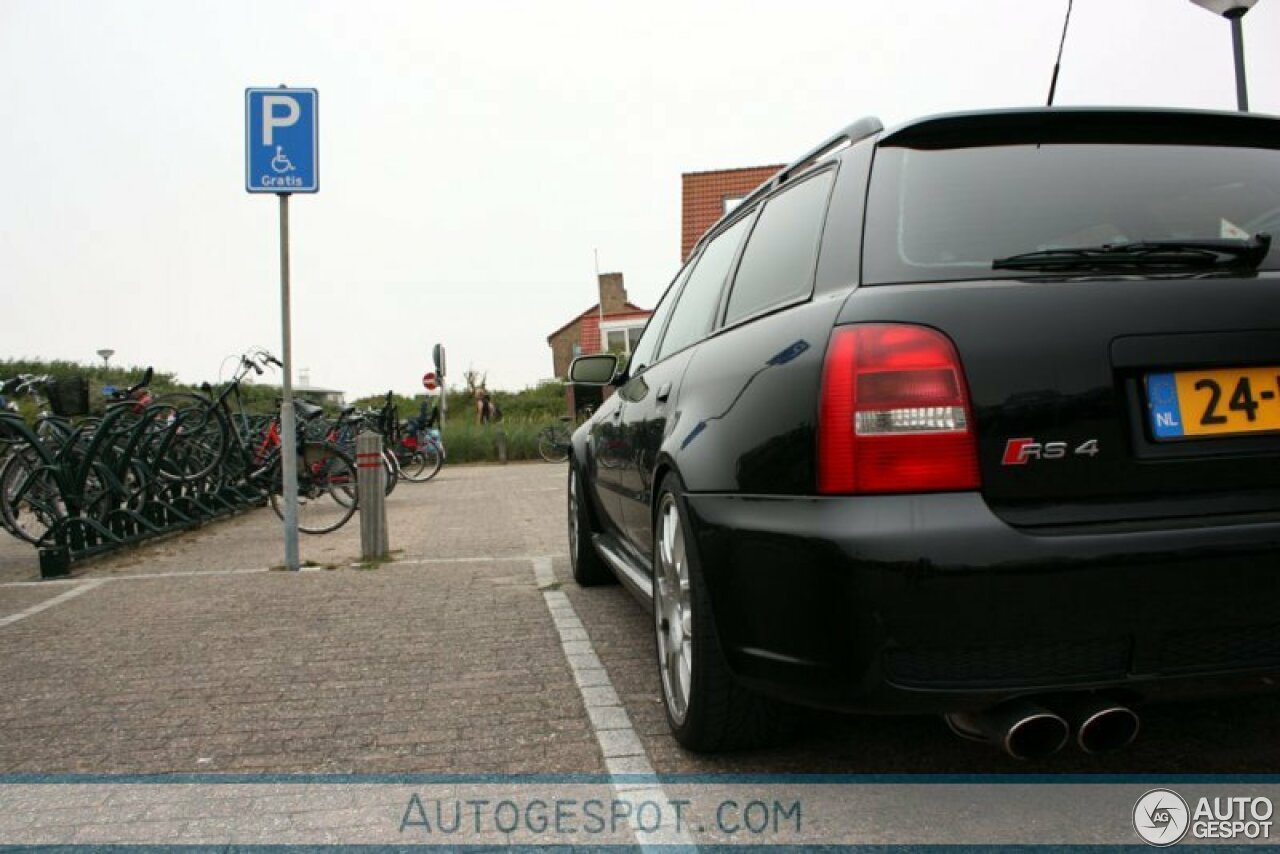 Audi RS4 Avant B5