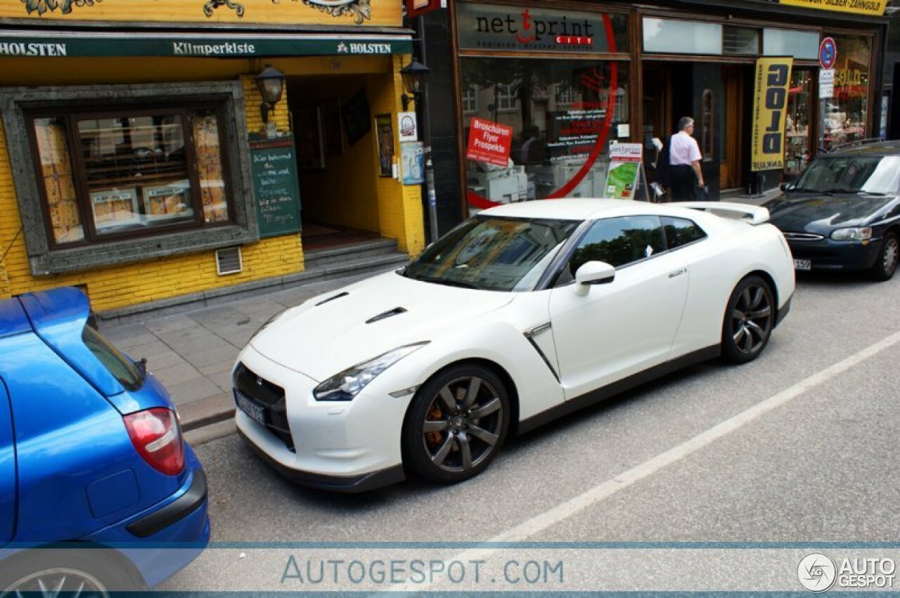 Nissan GT-R