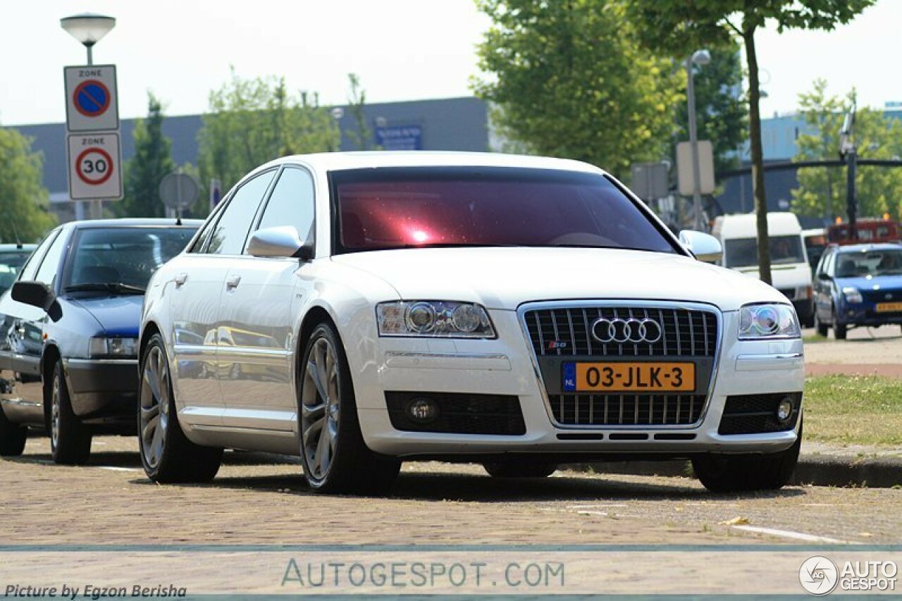 Audi S8 D3