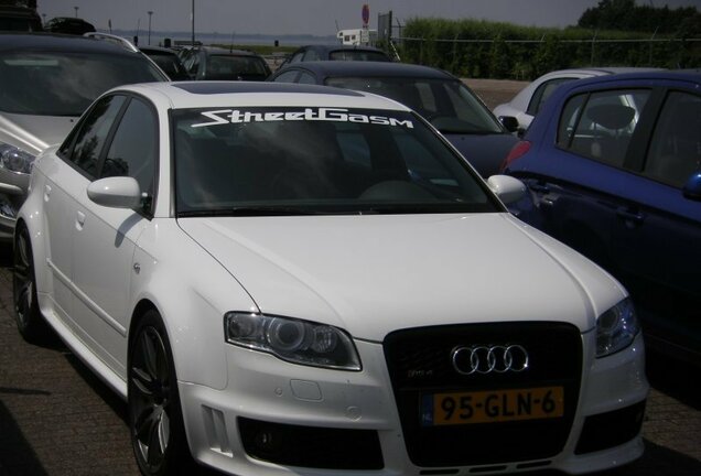 Audi RS4 Sedan