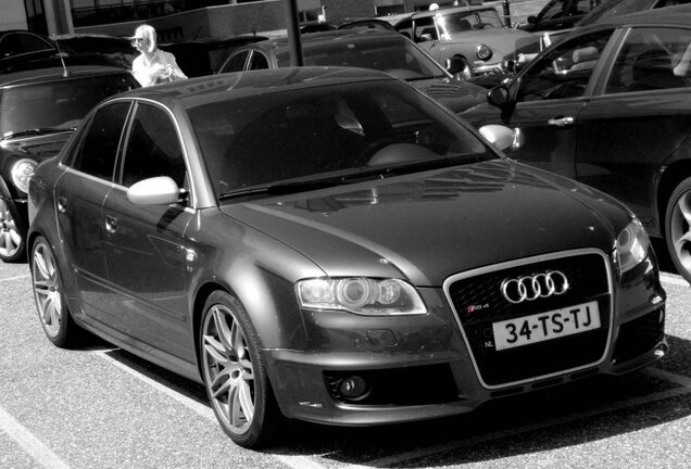 Audi RS4 Sedan