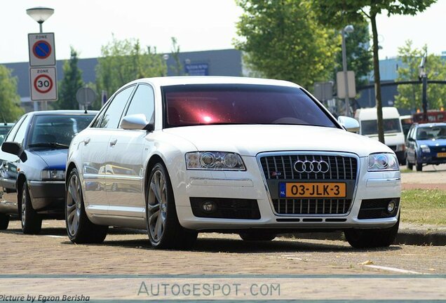 Audi S8 D3