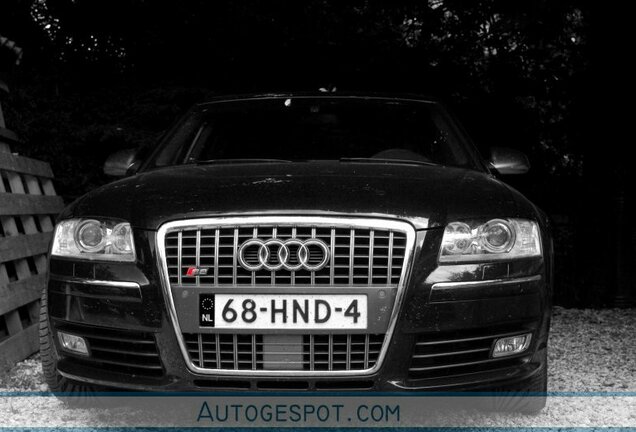 Audi S8 D3