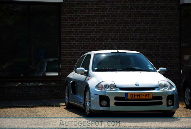 Renault Clio V6