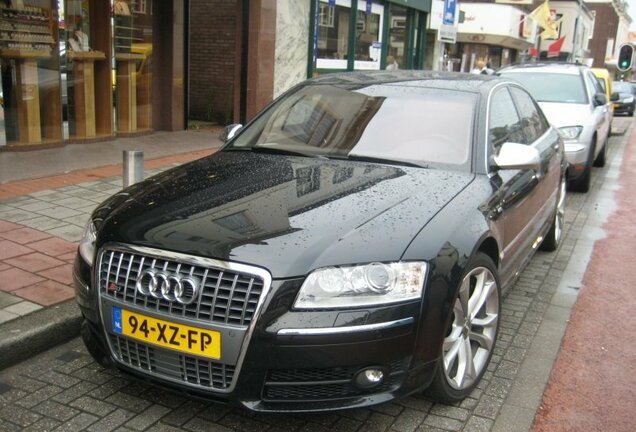 Audi S8 D3