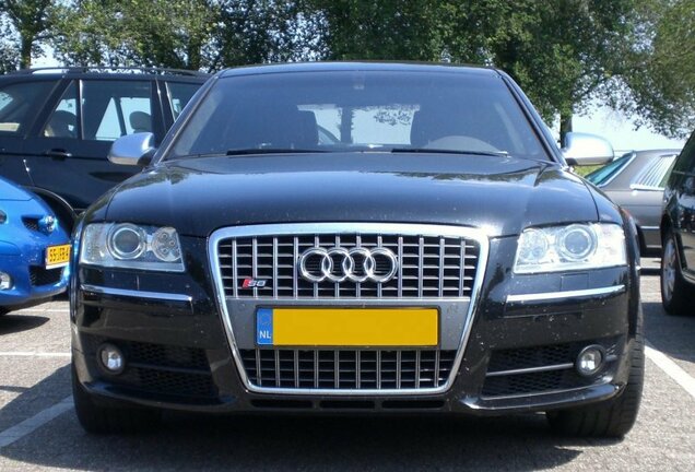 Audi S8 D3