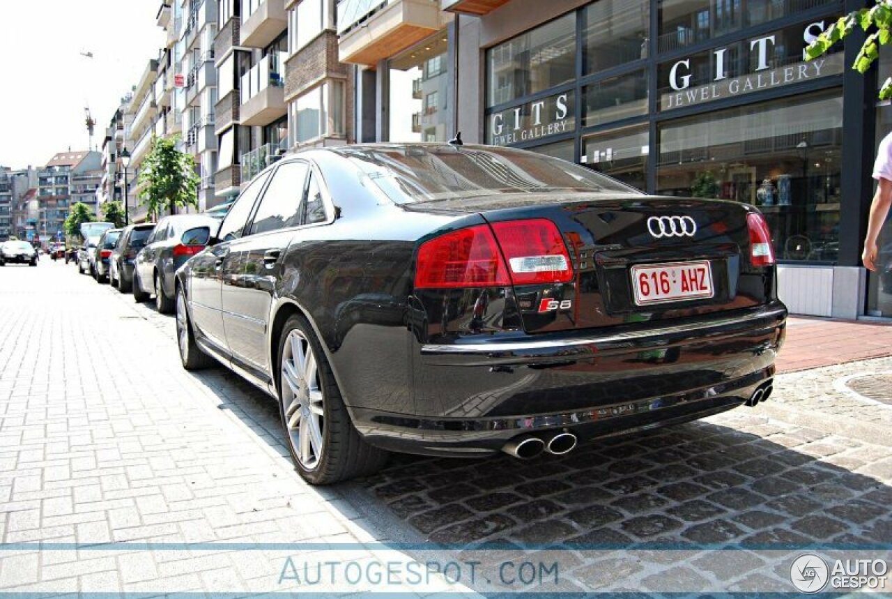 Audi S8 D3