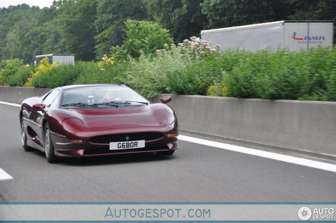 Jaguar XJ220