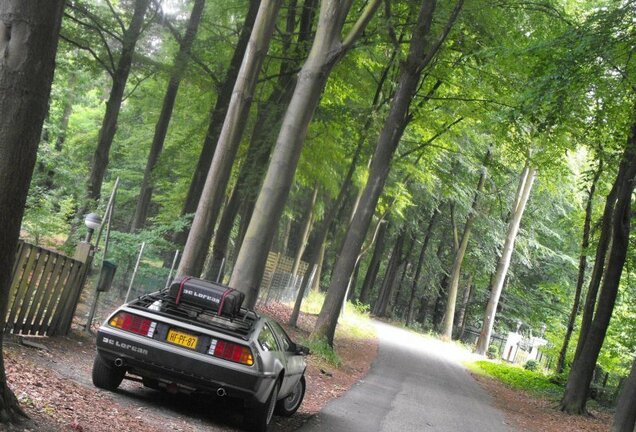 DeLorean DMC-12