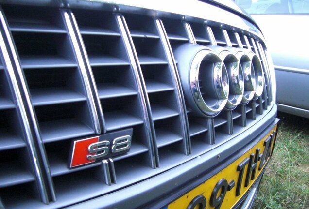 Audi S8 D3