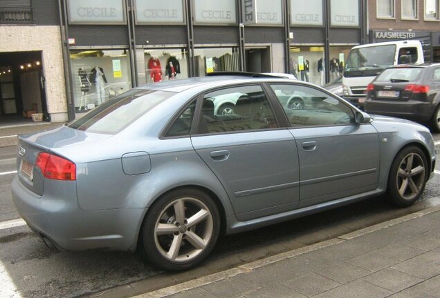 Audi RS4 Sedan