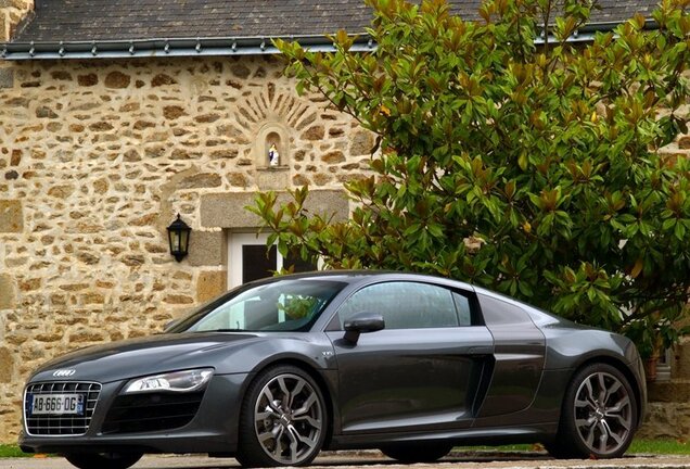 Audi R8 V10