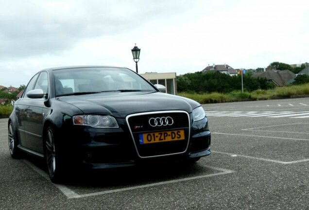 Audi RS4 Sedan