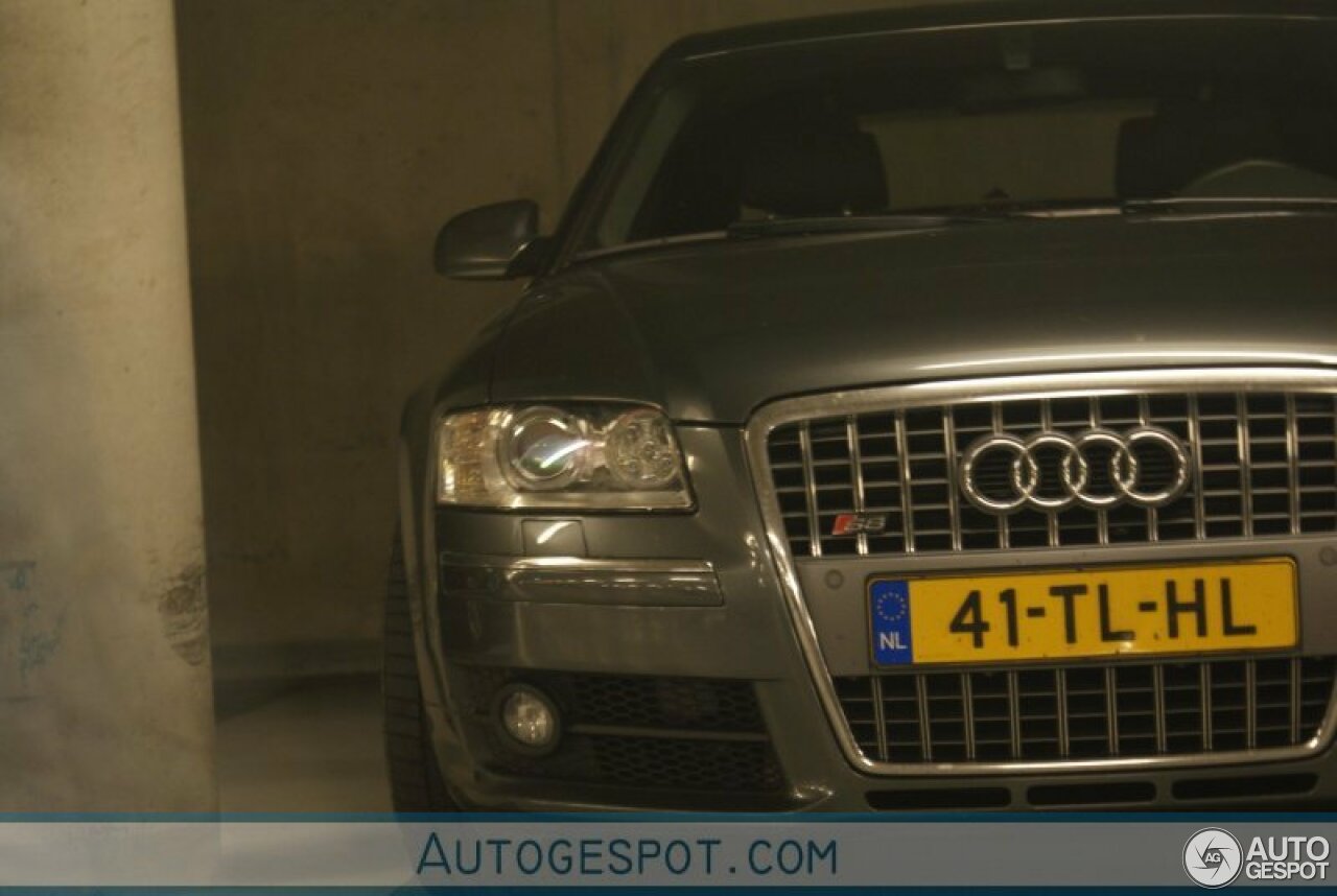 Audi S8 D3