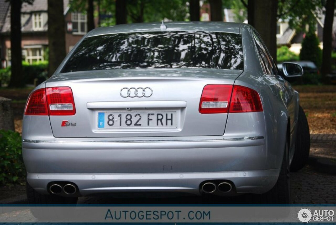 Audi S8 D3