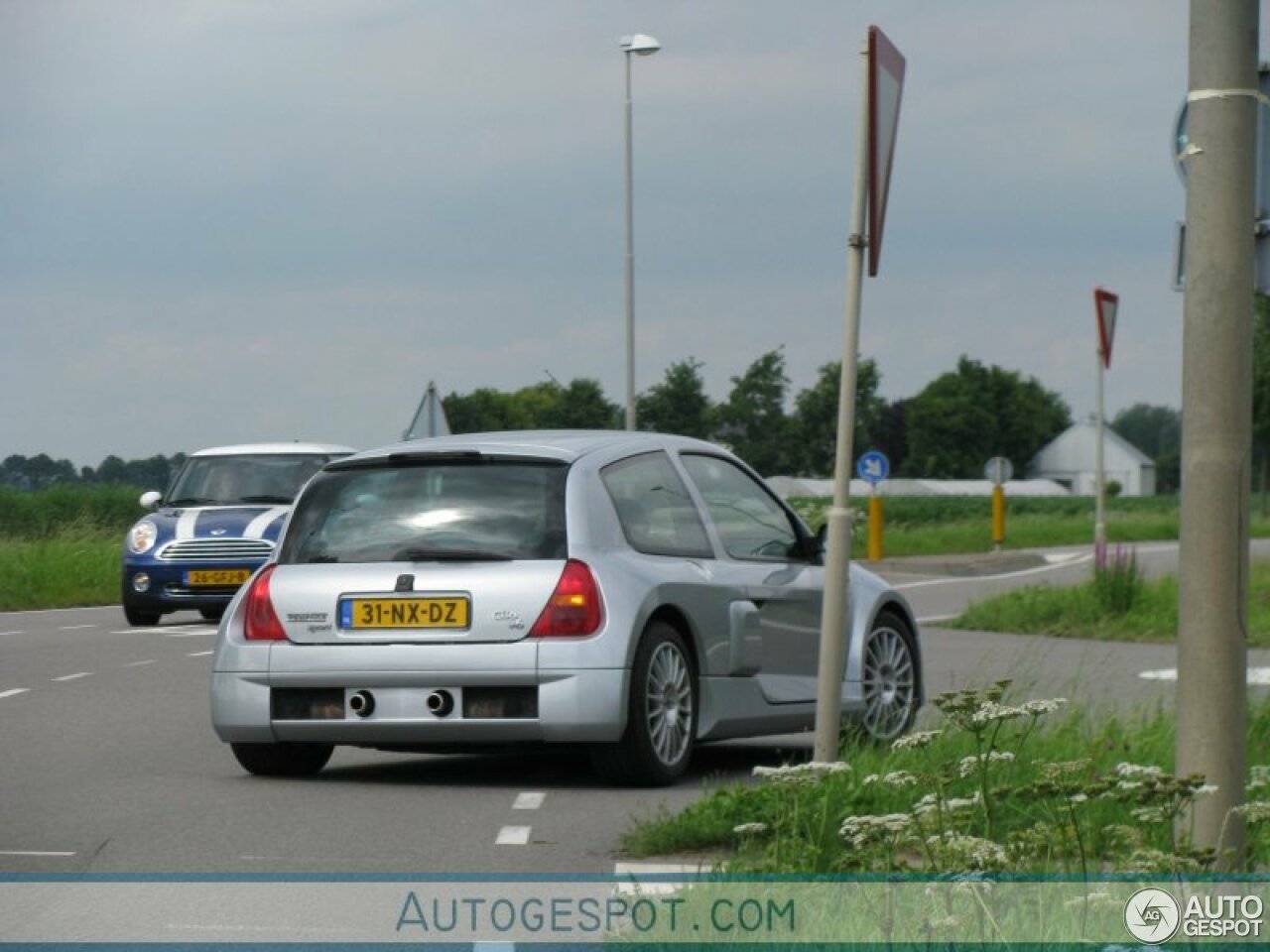 Renault Clio V6