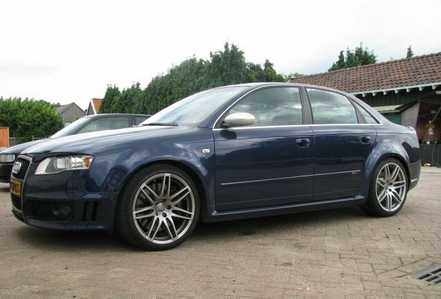 Audi RS4 Sedan