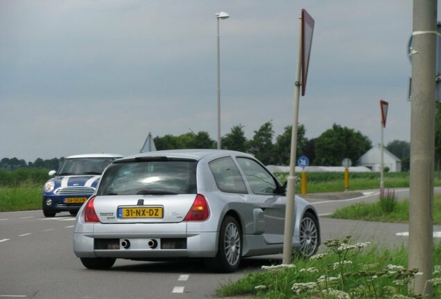 Renault Clio V6