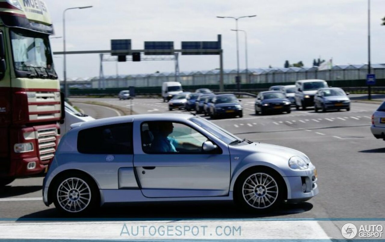 Renault Clio V6