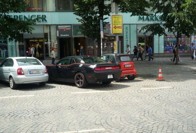 Dodge Challenger SRT-8