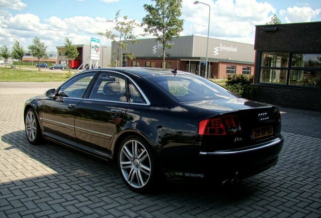 Audi S8 D3