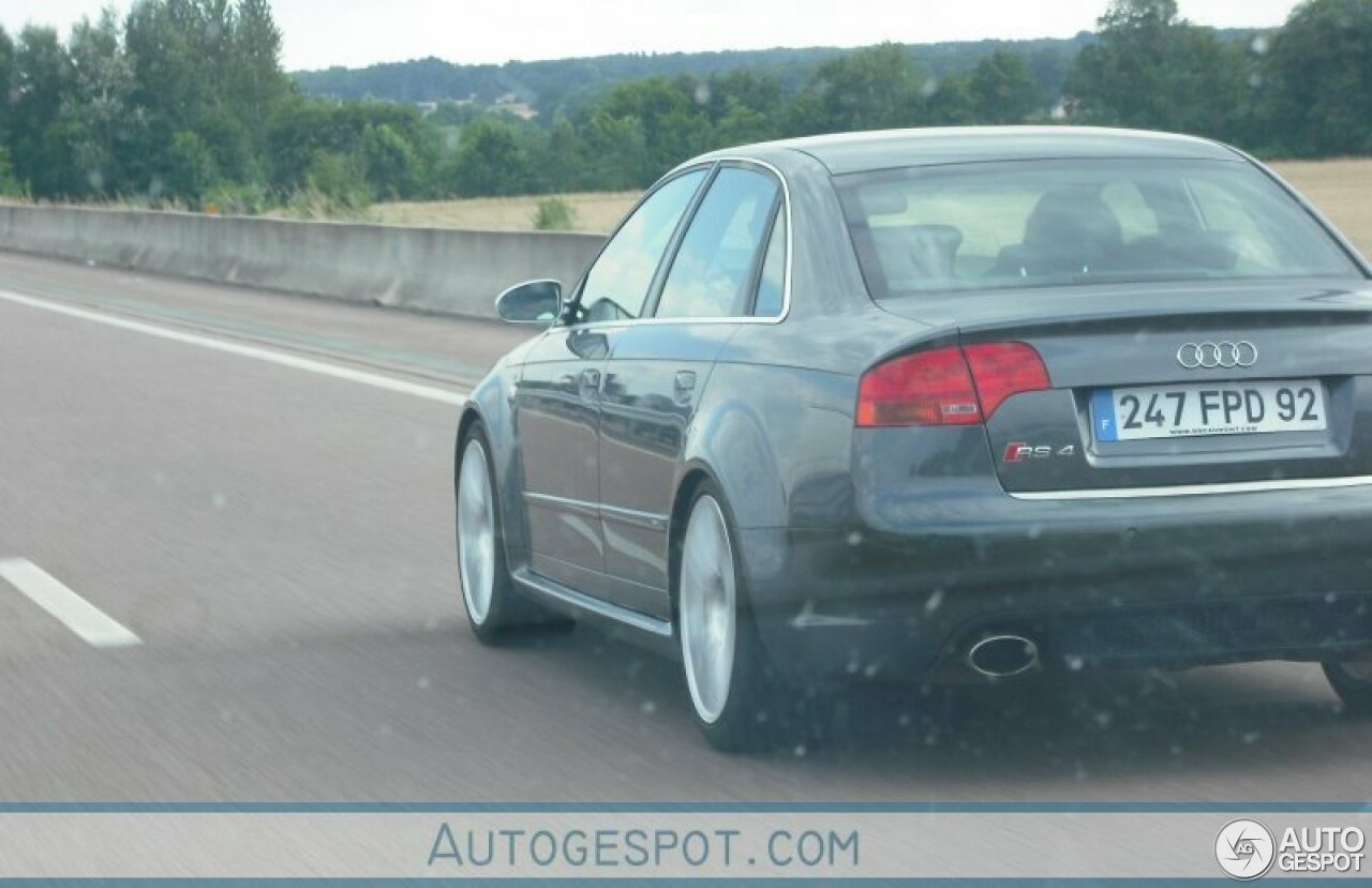 Audi RS4 Sedan