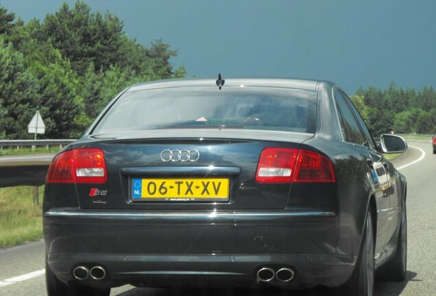 Audi S8 D3