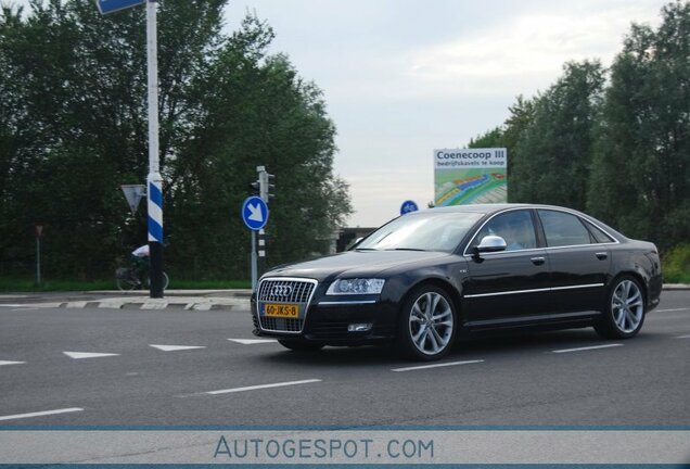 Audi S8 D3